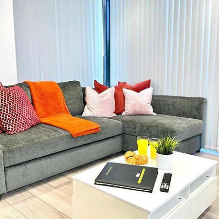 Evergreen Lodge - Two Bed Lux Flat - Parking, Garden, Patio, Wifi, Netflix - Close To Blenheim Palace & Oxford - F3 Kidlington Eksteriør bilde