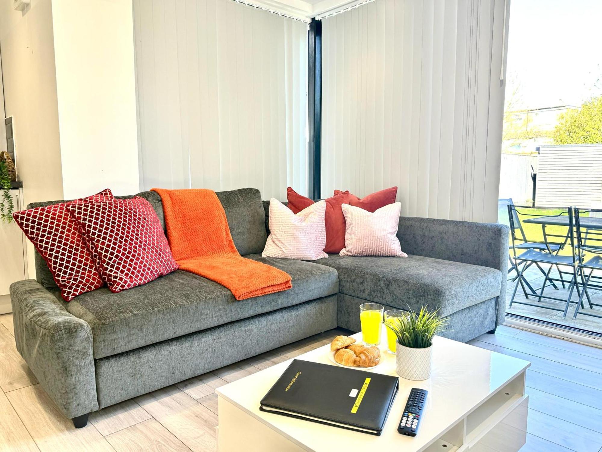 Evergreen Lodge - Two Bed Lux Flat - Parking, Garden, Patio, Wifi, Netflix - Close To Blenheim Palace & Oxford - F3 Kidlington Eksteriør bilde