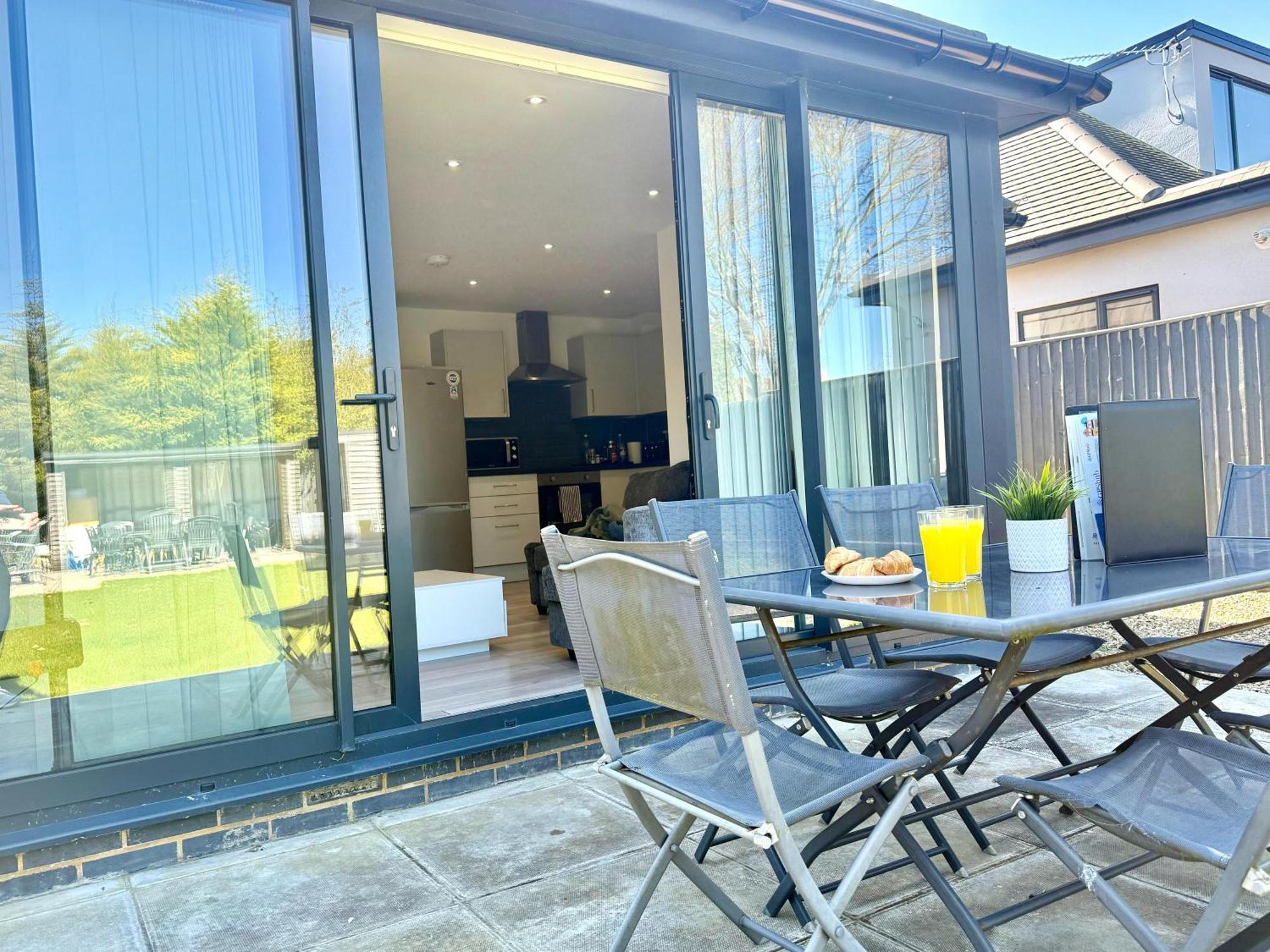 Evergreen Lodge - Two Bed Lux Flat - Parking, Garden, Patio, Wifi, Netflix - Close To Blenheim Palace & Oxford - F3 Kidlington Eksteriør bilde