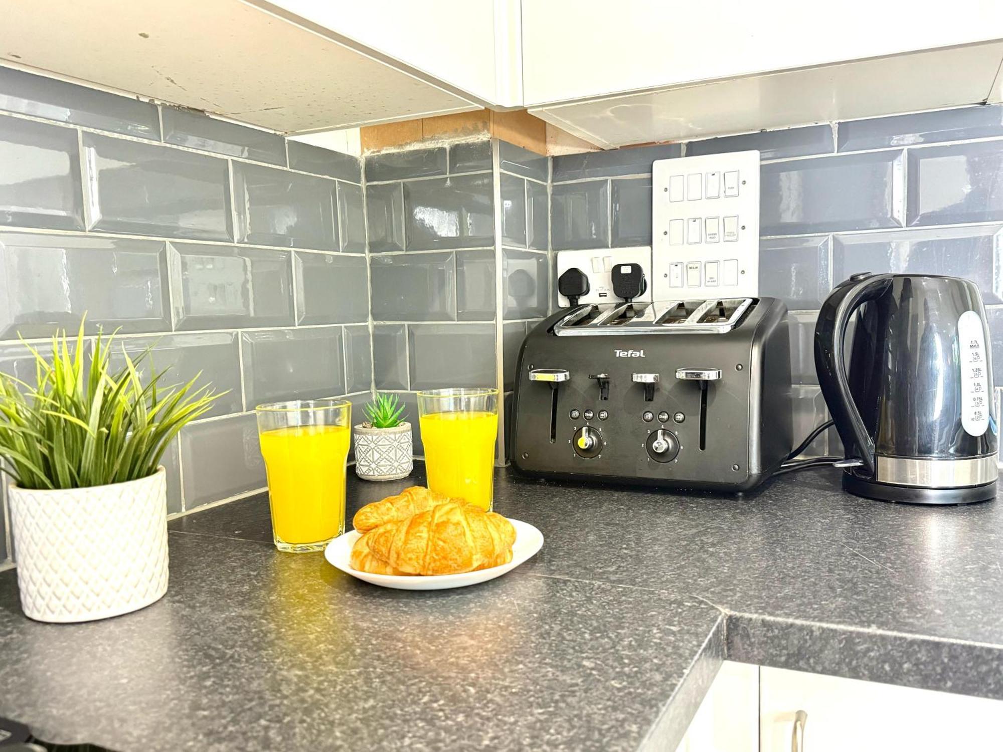 Evergreen Lodge - Two Bed Lux Flat - Parking, Garden, Patio, Wifi, Netflix - Close To Blenheim Palace & Oxford - F3 Kidlington Eksteriør bilde