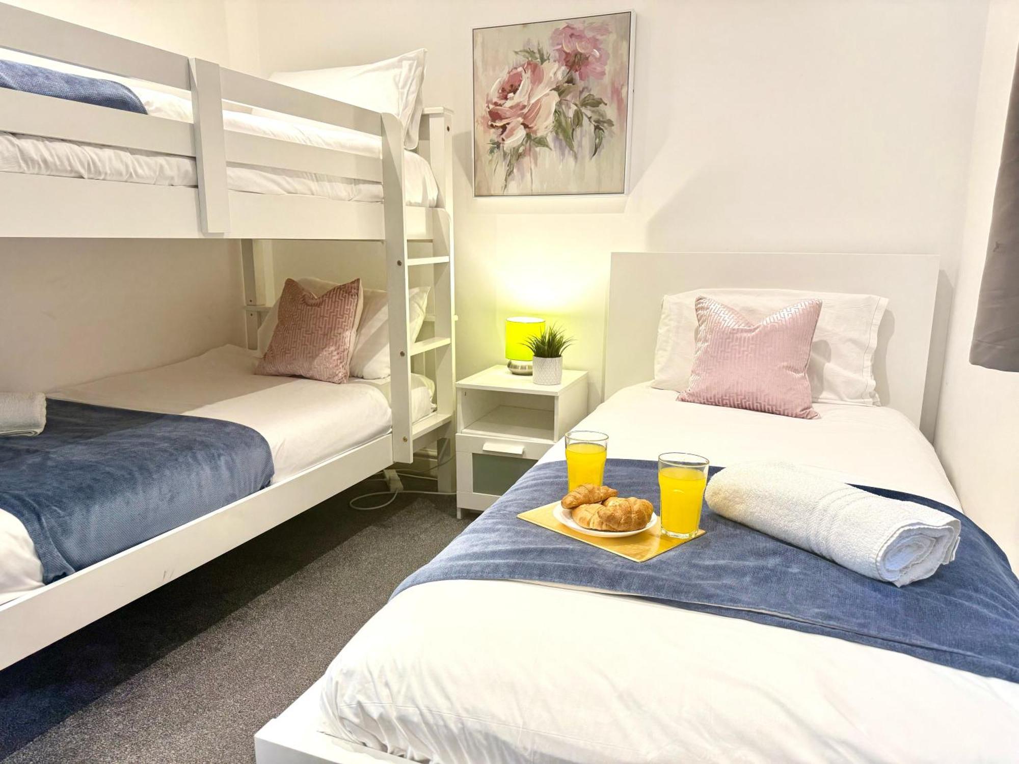 Evergreen Lodge - Two Bed Lux Flat - Parking, Garden, Patio, Wifi, Netflix - Close To Blenheim Palace & Oxford - F3 Kidlington Eksteriør bilde