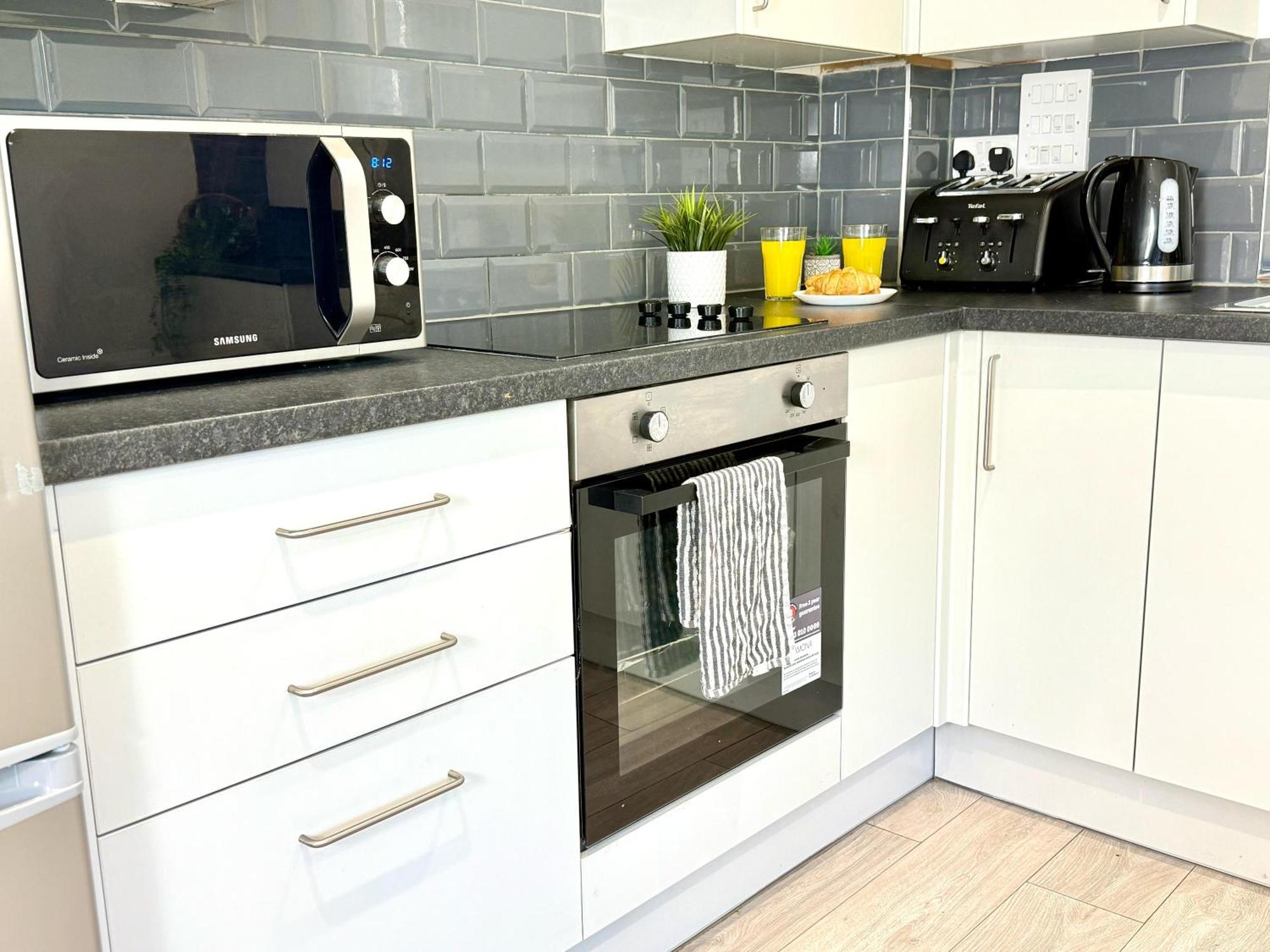 Evergreen Lodge - Two Bed Lux Flat - Parking, Garden, Patio, Wifi, Netflix - Close To Blenheim Palace & Oxford - F3 Kidlington Eksteriør bilde