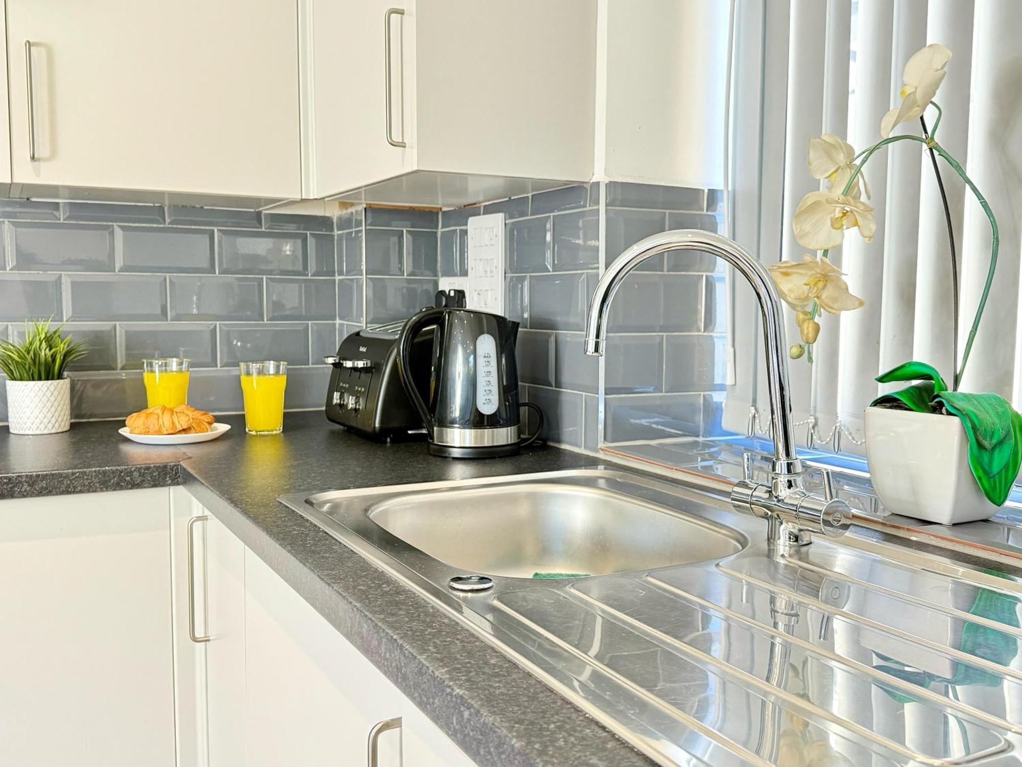 Evergreen Lodge - Two Bed Lux Flat - Parking, Garden, Patio, Wifi, Netflix - Close To Blenheim Palace & Oxford - F3 Kidlington Eksteriør bilde
