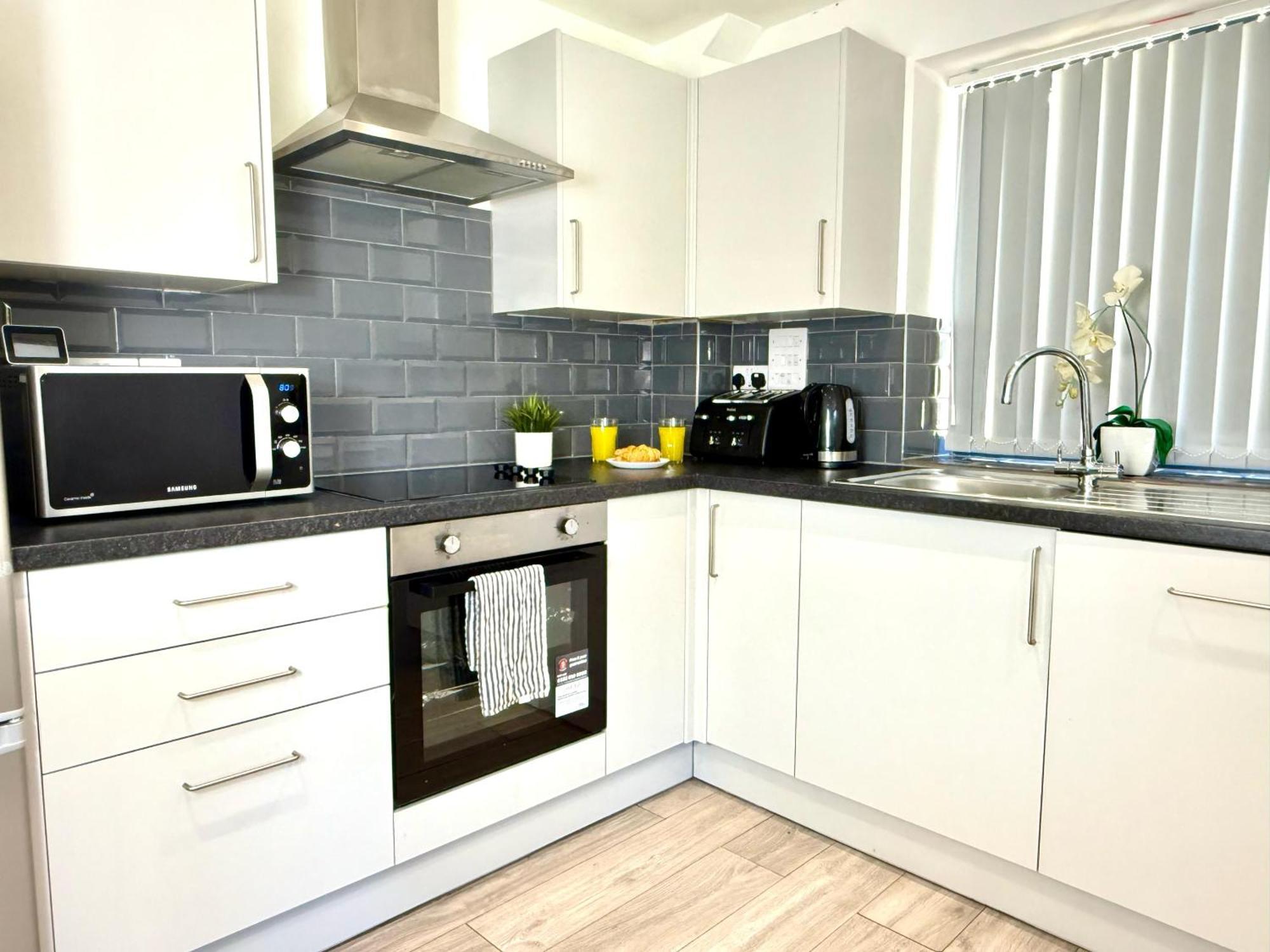 Evergreen Lodge - Two Bed Lux Flat - Parking, Garden, Patio, Wifi, Netflix - Close To Blenheim Palace & Oxford - F3 Kidlington Eksteriør bilde