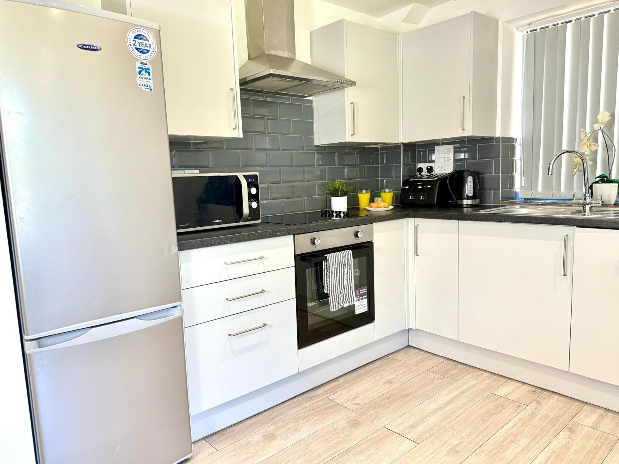 Evergreen Lodge - Two Bed Lux Flat - Parking, Garden, Patio, Wifi, Netflix - Close To Blenheim Palace & Oxford - F3 Kidlington Eksteriør bilde